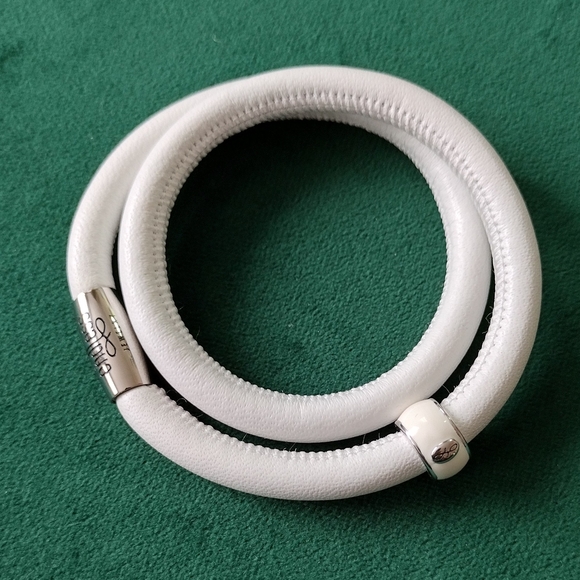 JLo Endless Jewelry - Endless JLo Collection Jewelry White Leather double wrap band bracelet + Charm